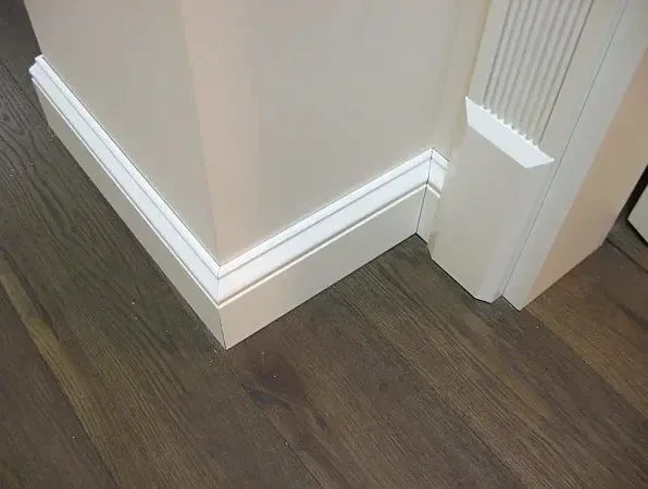 Установка плинтусов МДФ с подрезкой 45 в Харькове мастер-универсал 2