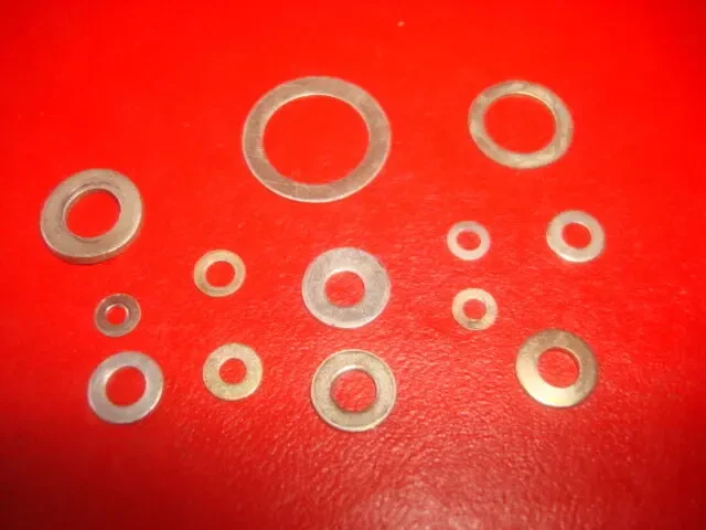 Крепёж .винт стойки .шайба.уголки . зажим . металл . пластик .гайка. 6