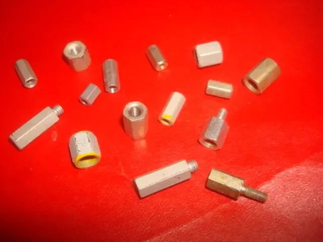 Крепёж .винт стойки .шайба.уголки . зажим . металл . пластик .гайка. 10