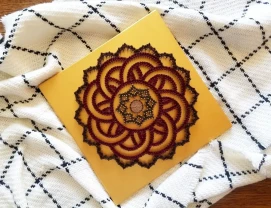 Картина, стринг арт, декор в спальню, панно нитками, золотая мандала