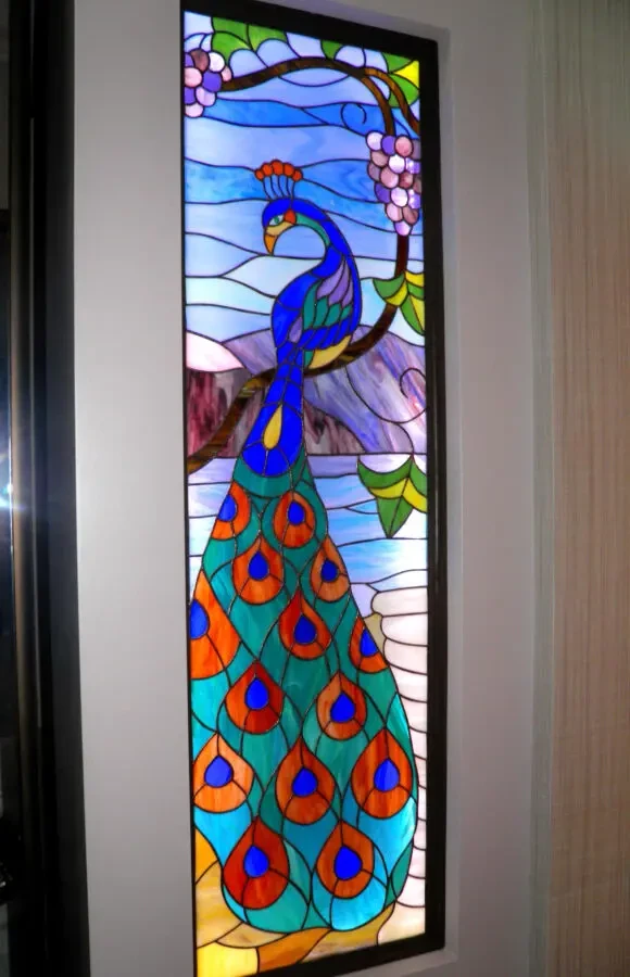 Витражи Тиффани в окна, двери, перегородки.