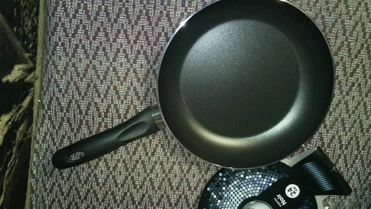 Сковорода новая диаметр-24см. 3