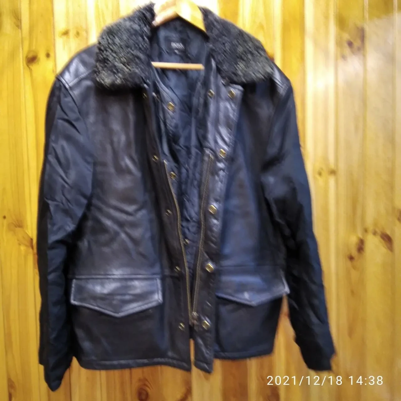 Продам кожаную б/у 