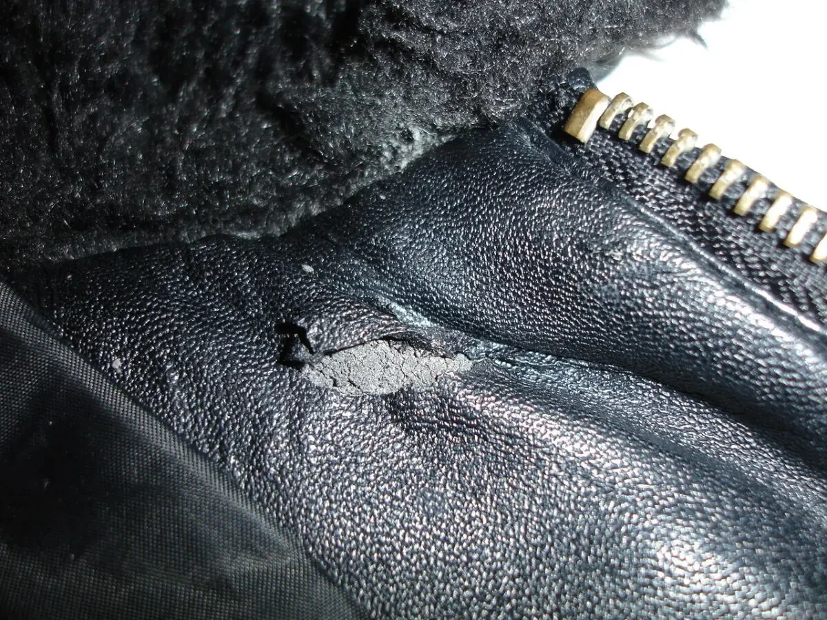 БЕЗРУКАВКА/жилет/жилетка 44р., чорна, штучне хутро,замочок; для дівчат 9