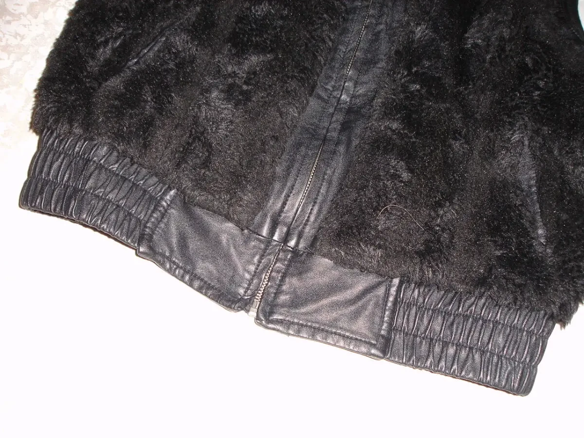 БЕЗРУКАВКА/жилет/жилетка 44р., чорна, штучне хутро,замочок; для дівчат 4