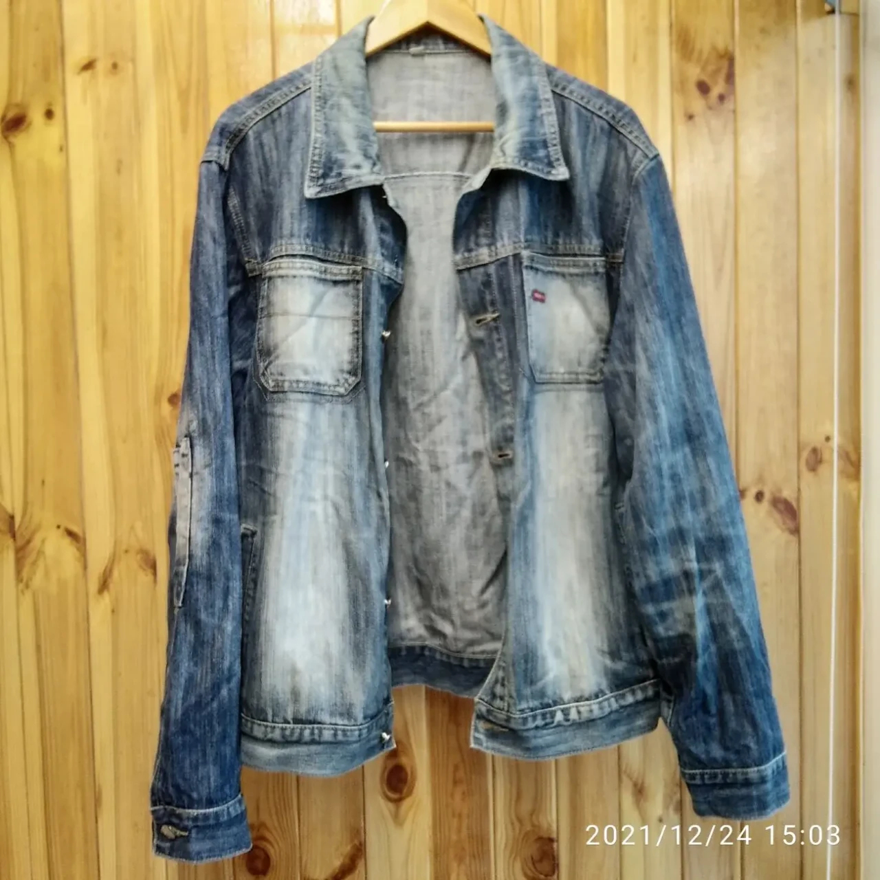 Продам б\у джинсы мужские и куртку      демисезонные разного фасона св 7