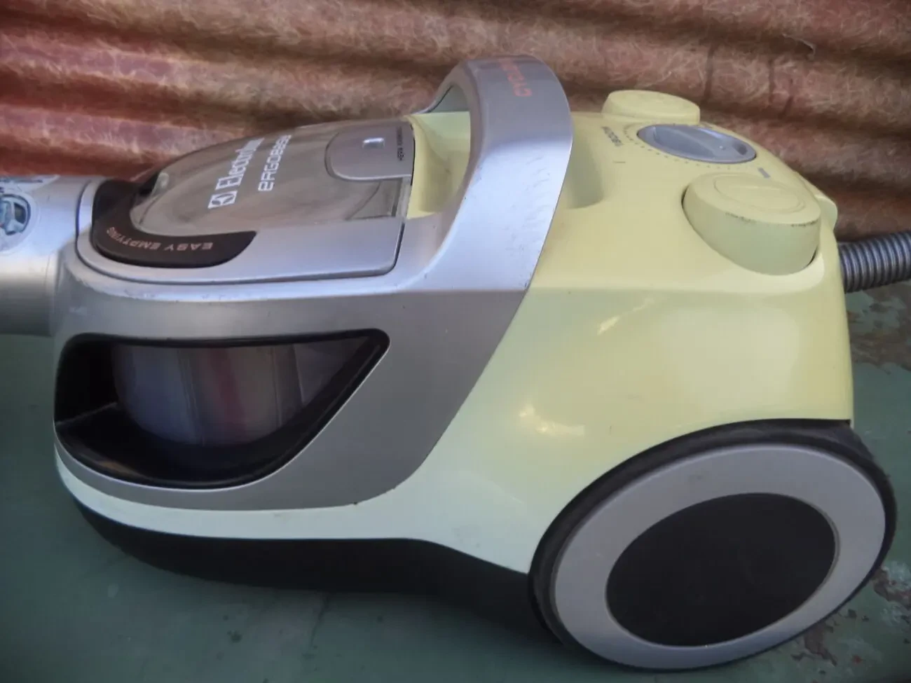 Пылесос Electrolux 1800 W HEPA фильтр 5