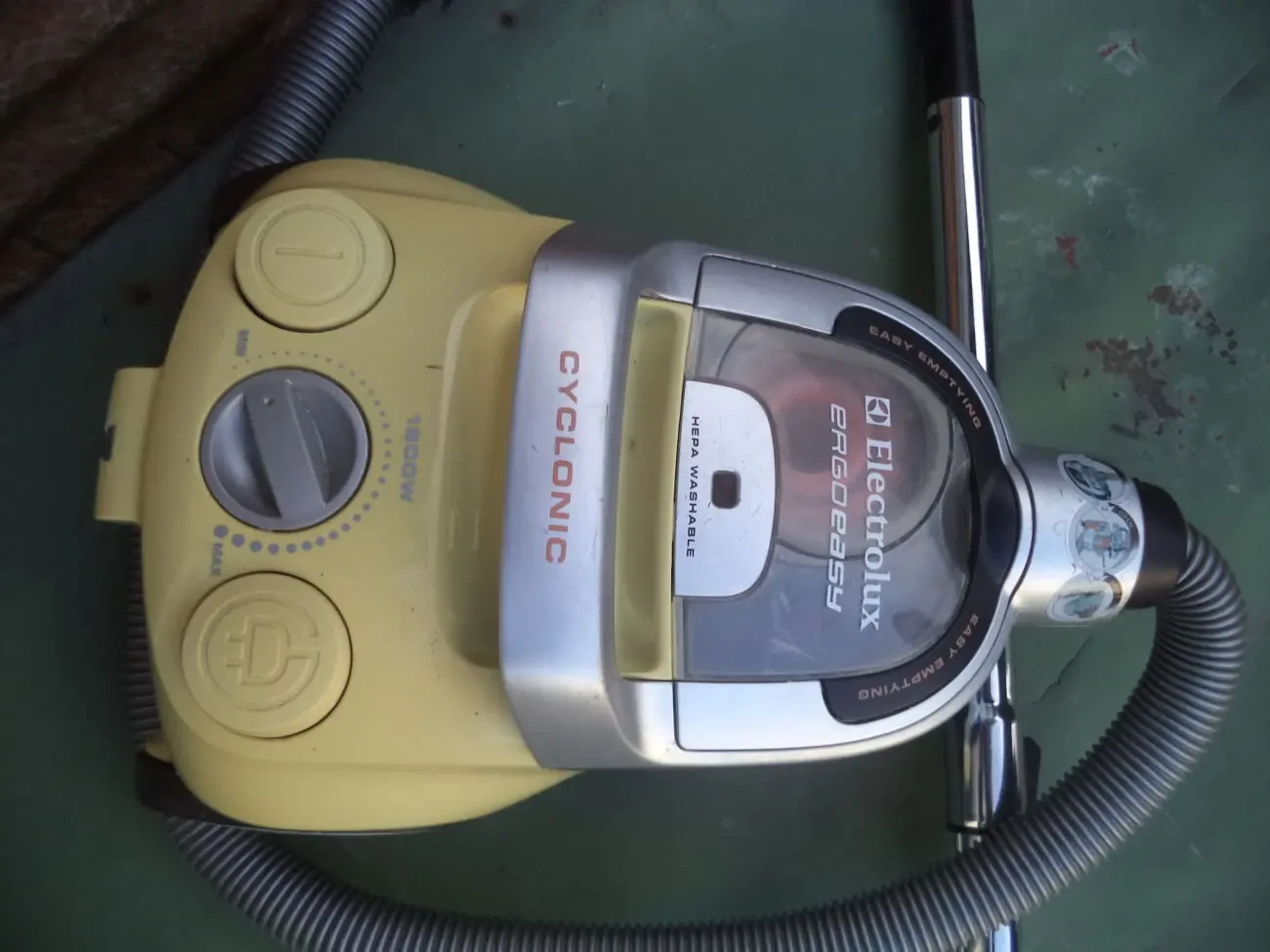 Пылесос Electrolux 1800 W HEPA фильтр 8