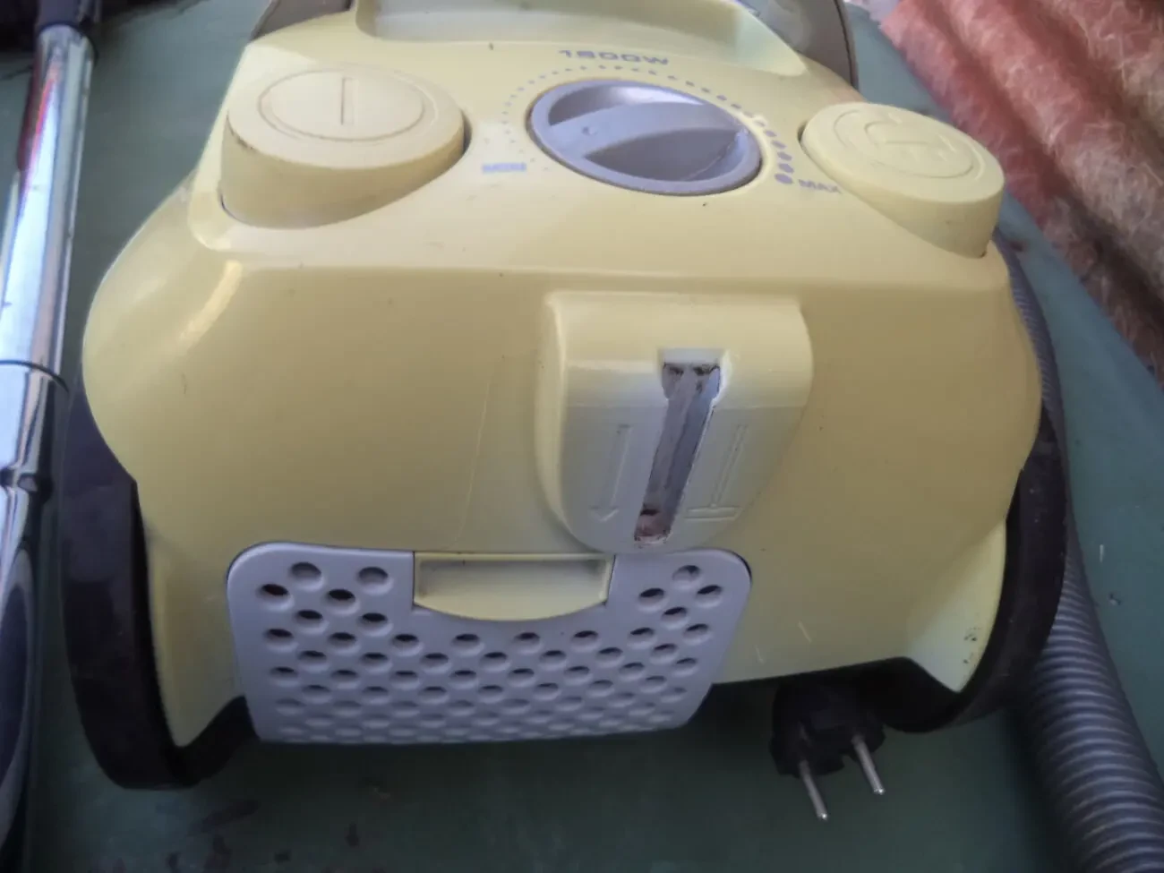 Пылесос Electrolux 1800 W HEPA фильтр 6