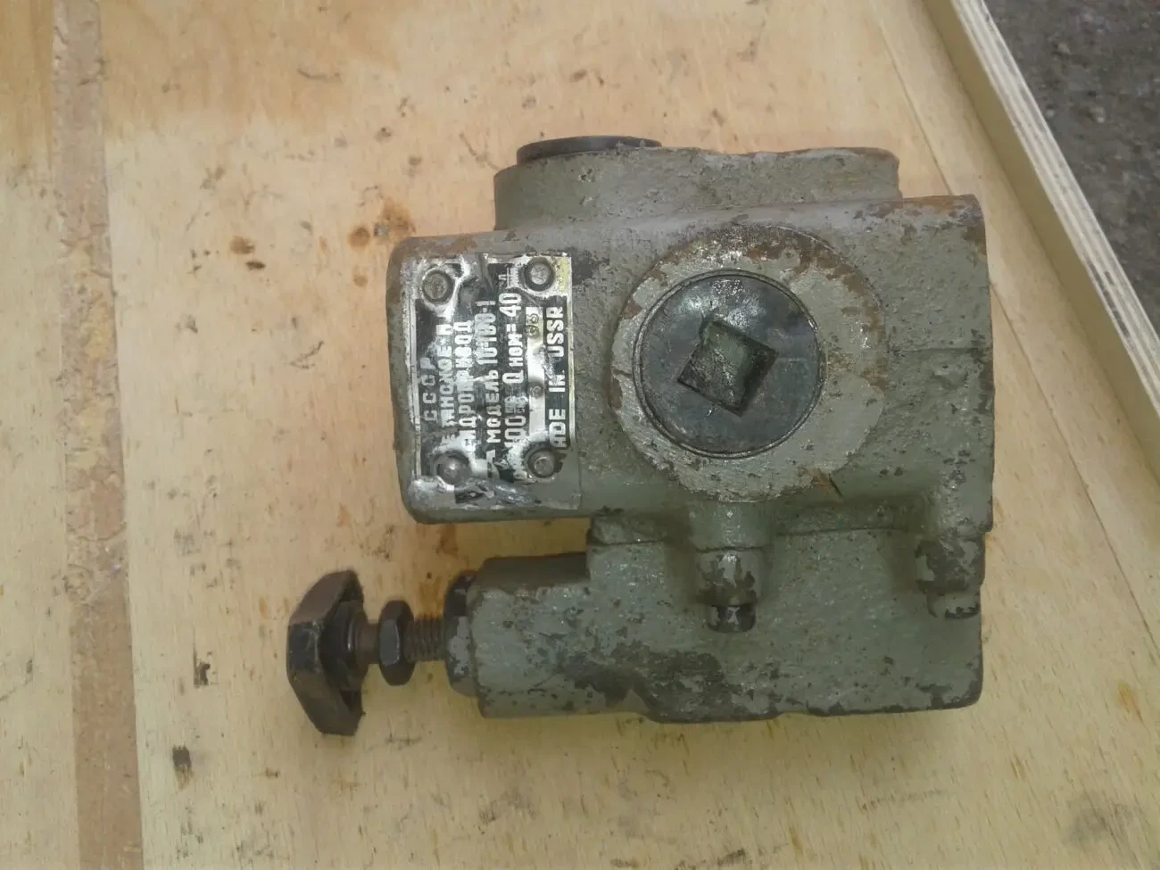 Продам гидроклапана 10-20-2-11, гидроклапана 10-100-1-11 -10шт по 350г