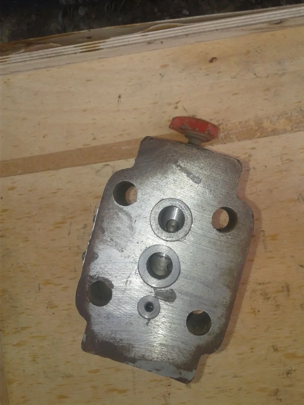 Продам гидроклапана 10-20-2-11, гидроклапана 10-100-1-11 -10шт по 350г 5