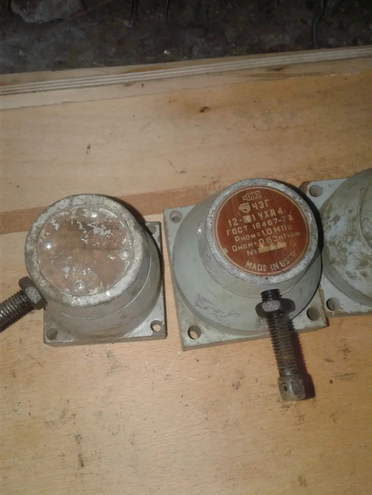 Продам пневмо распределители крановые 12-11, В71-33а  по 360грн 3