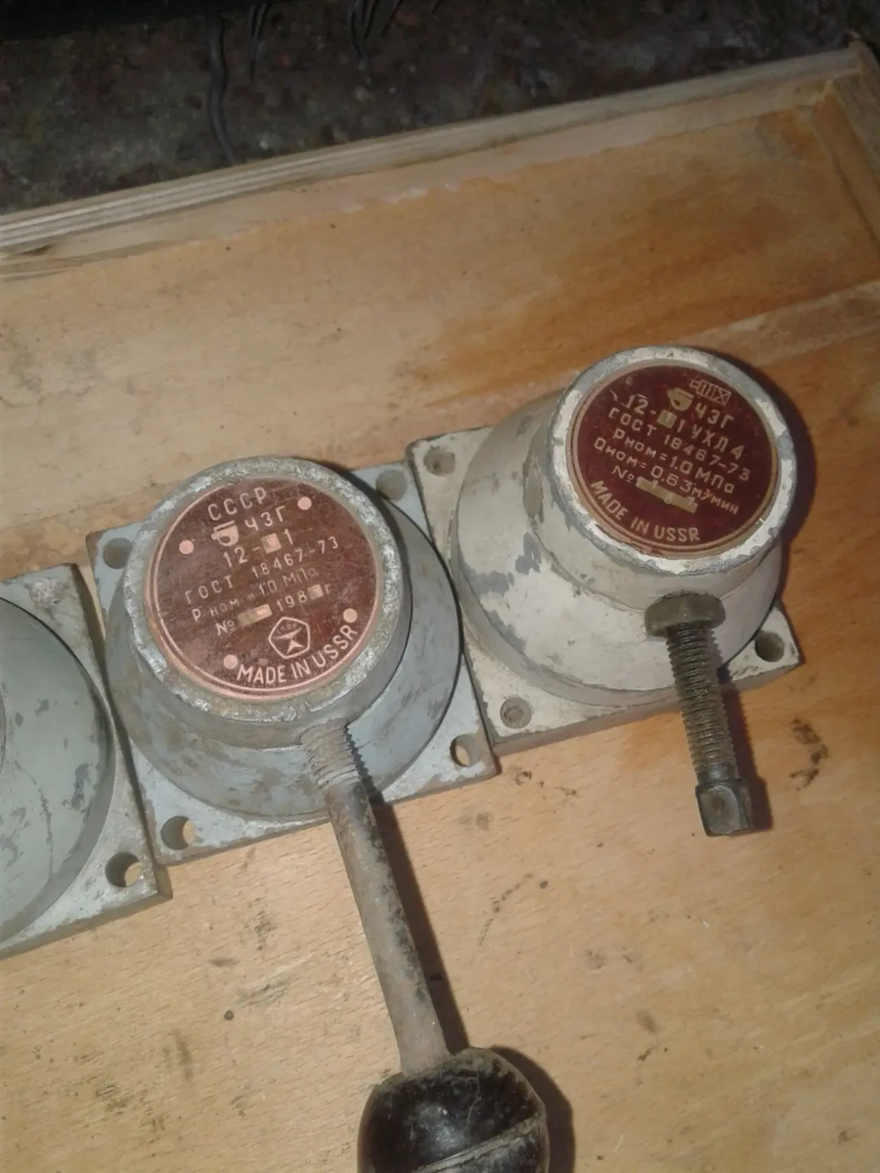 Продам пневмо распределители крановые 12-11, В71-33а  по 360грн