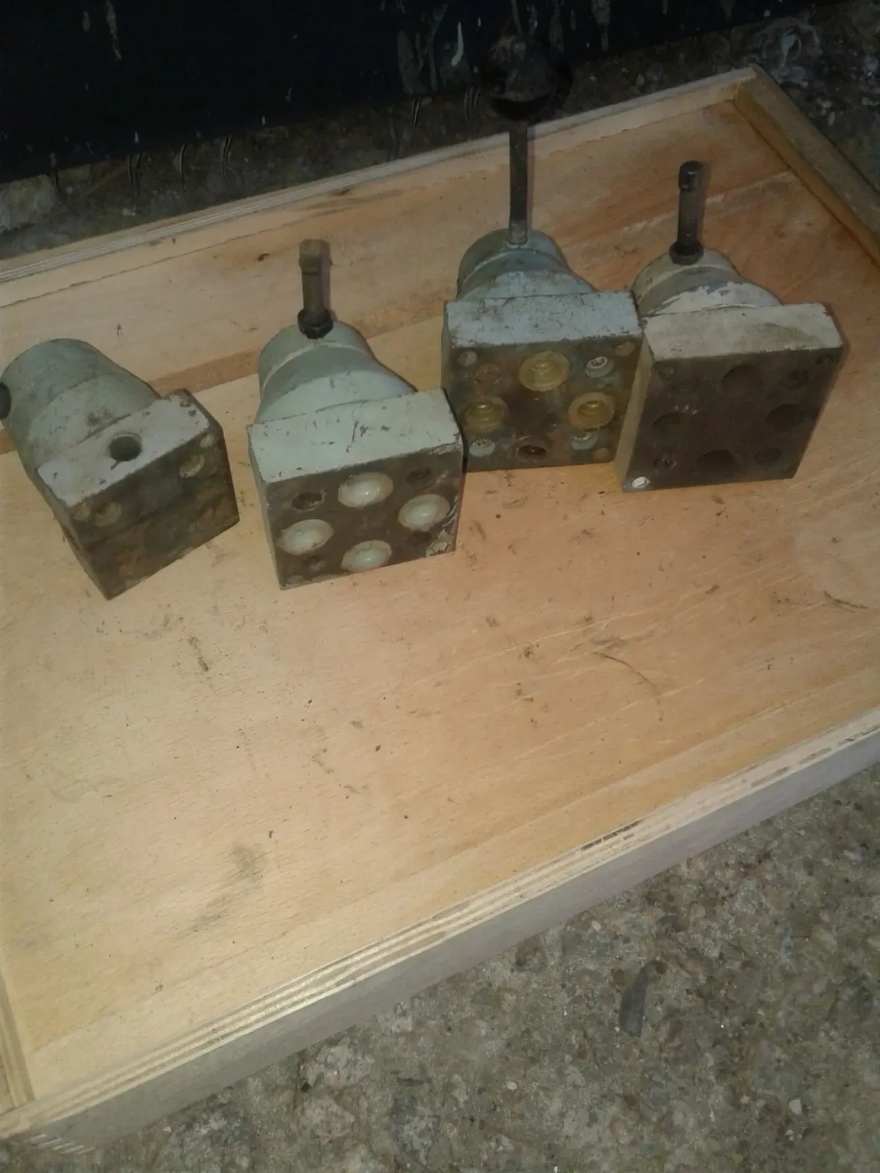 Продам пневмо распределители крановые 12-11, В71-33а  по 360грн 4