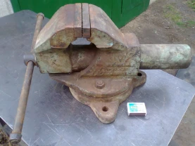 Тиски поворотные с длиной губок 140 мм. пр-ва СССР.