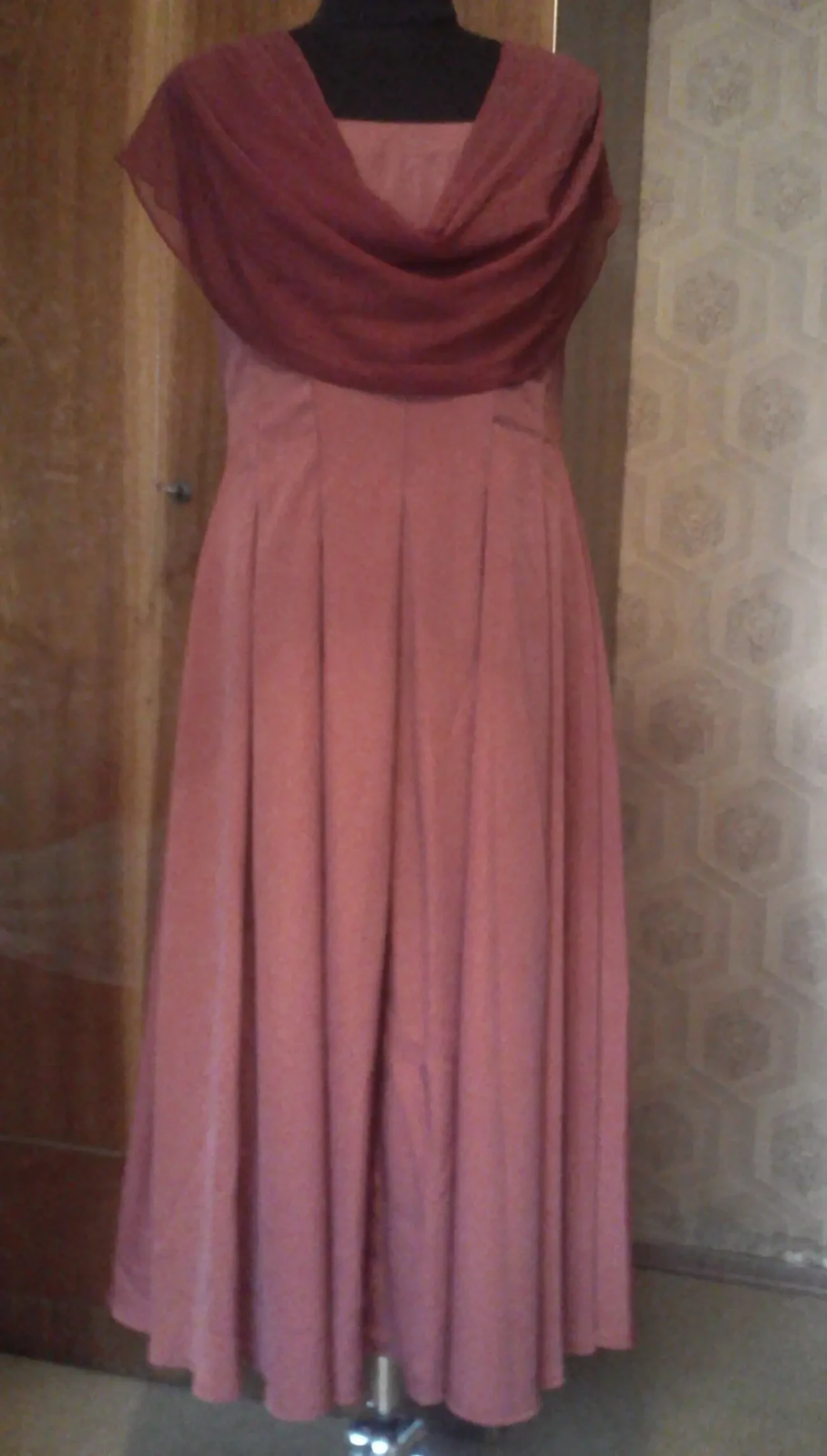 Платье вечернее с драпированным контрастным несъёмным шарфом,индпошива