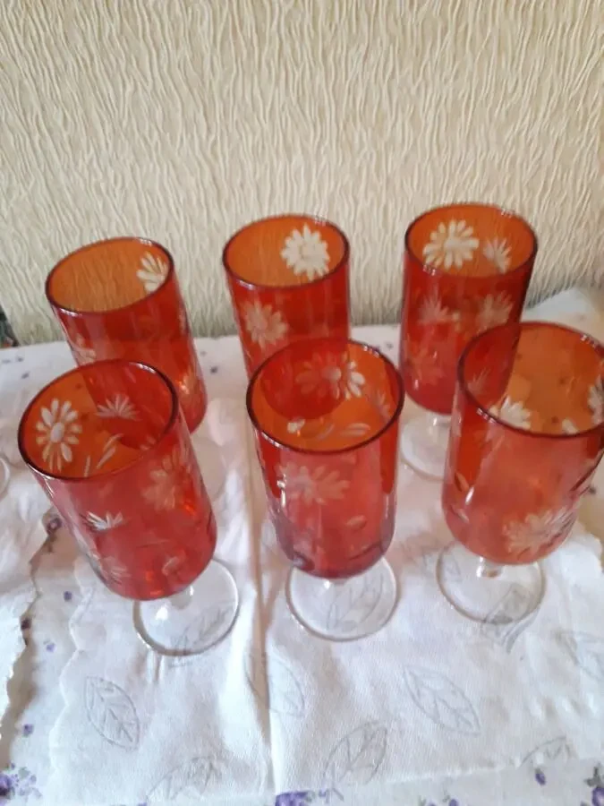 Продам фужеры, бокалы красного цвета