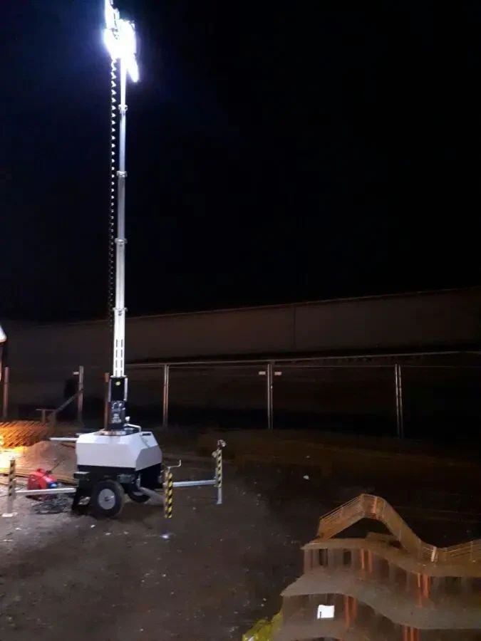 Осветительная мачта-вышка передвижная с генератором Luxtower M12 2