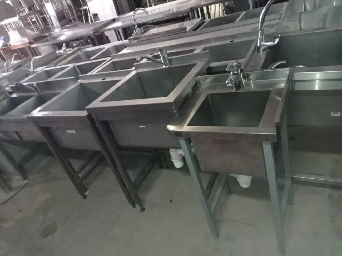 Меблі з нержавіючої сталі 5