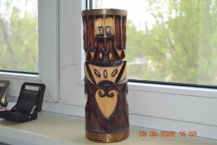 Ваза из дерева для цветов. резьба по дереву