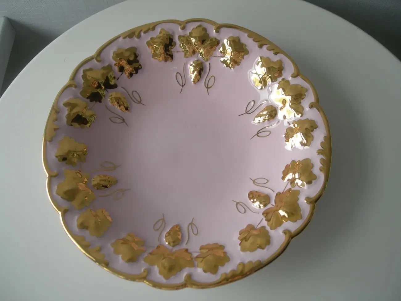 Блюдо, тарелка, с виноградом, розовый фарфор, Чехия, новая