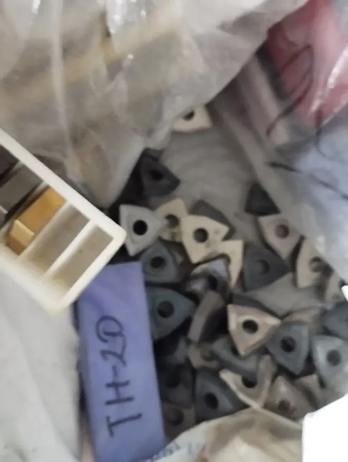 Пластина твердый сплав лом вк8 т15к6 т5к10 твердосплавные   купим 2