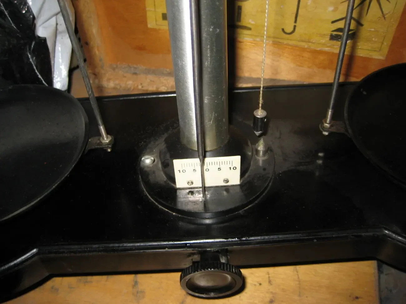 Весы аптекарские лабораторные с гирьками. 3