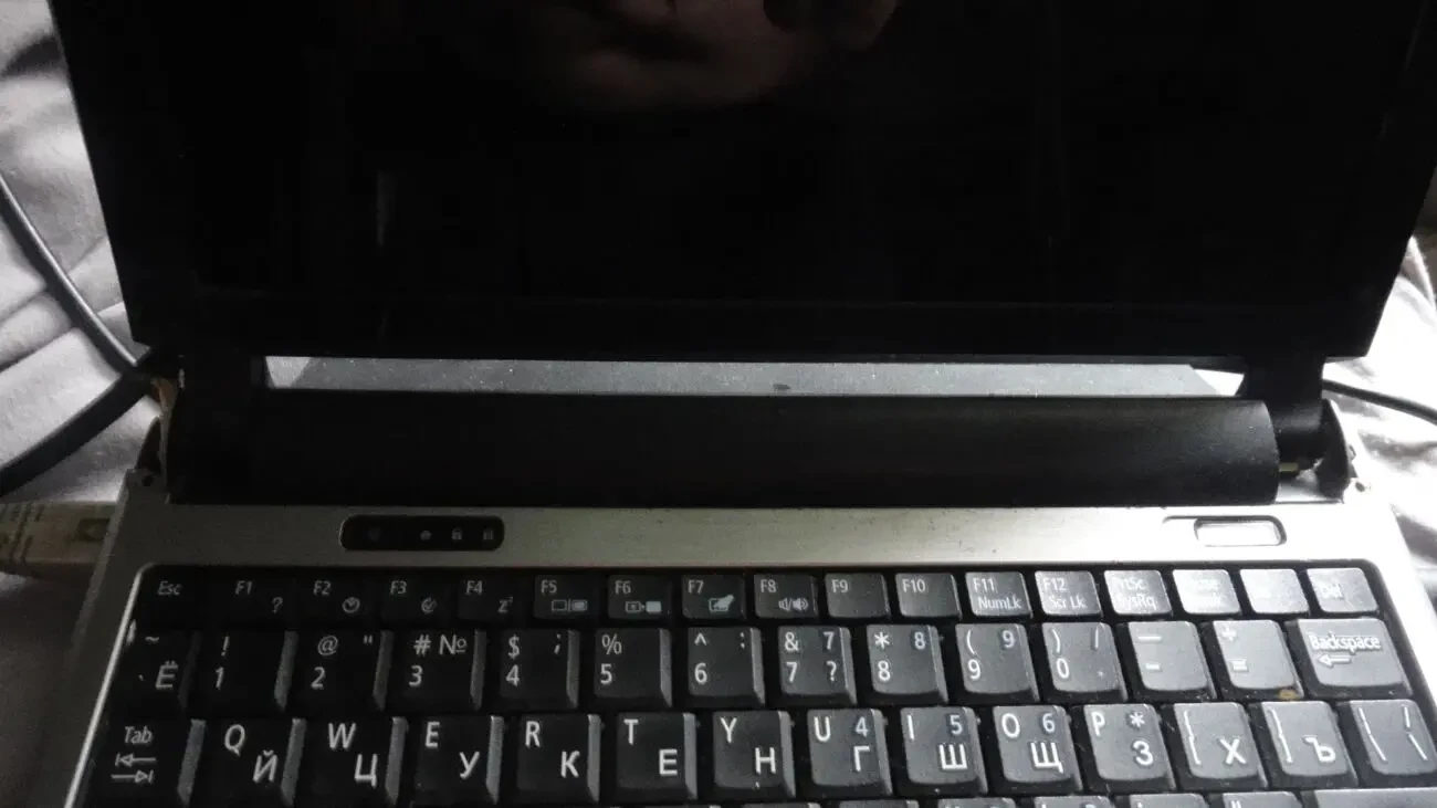 Продам недорого нетбук (маленький ноутбук) Acer Aspire one KAV60 2