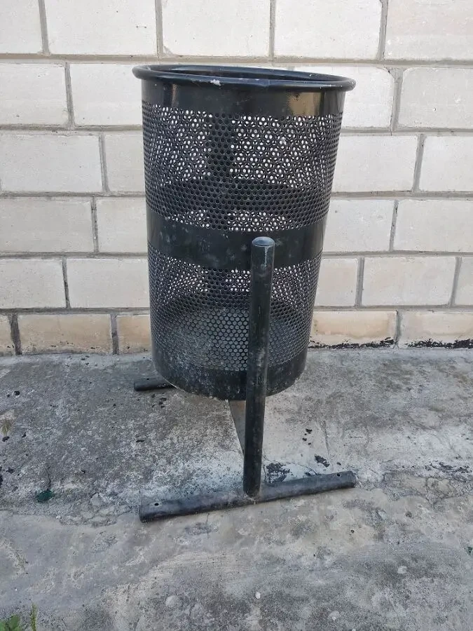 Мусорка. Вулична сміттєва урна. 4