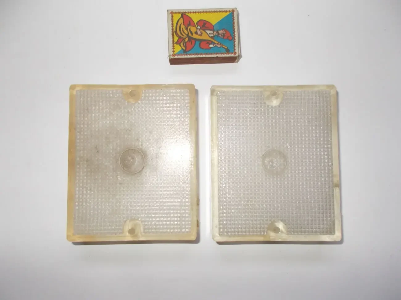 Скло-розсіювачі задніх фонарів, габаритів, і т.п. 6