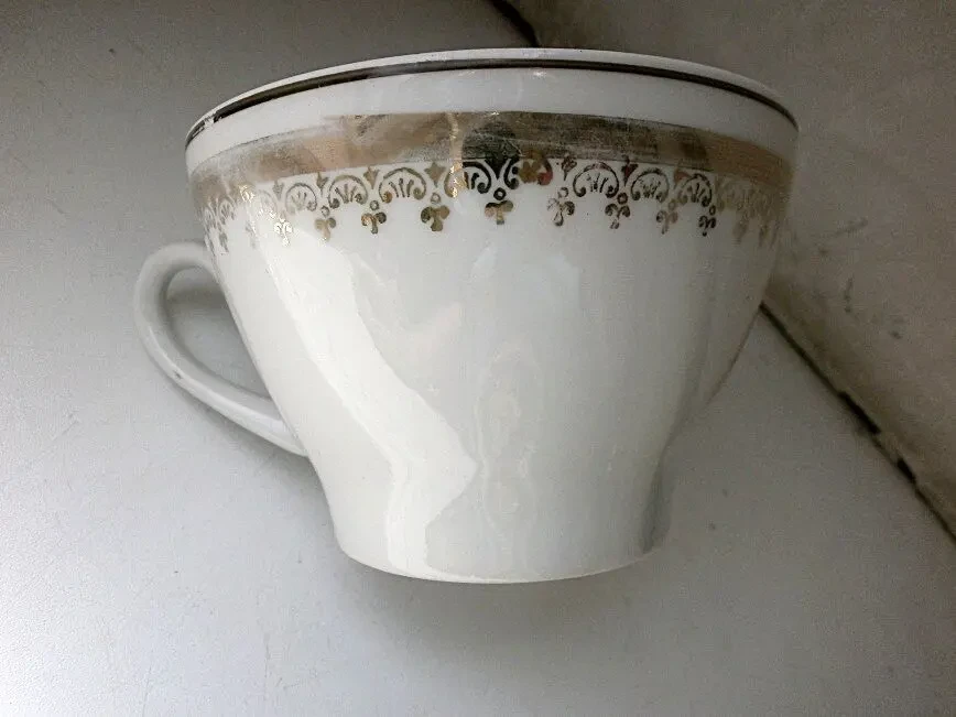 Чашка чайная экологически чистая тонкая, белая с орнаментом позолота 3