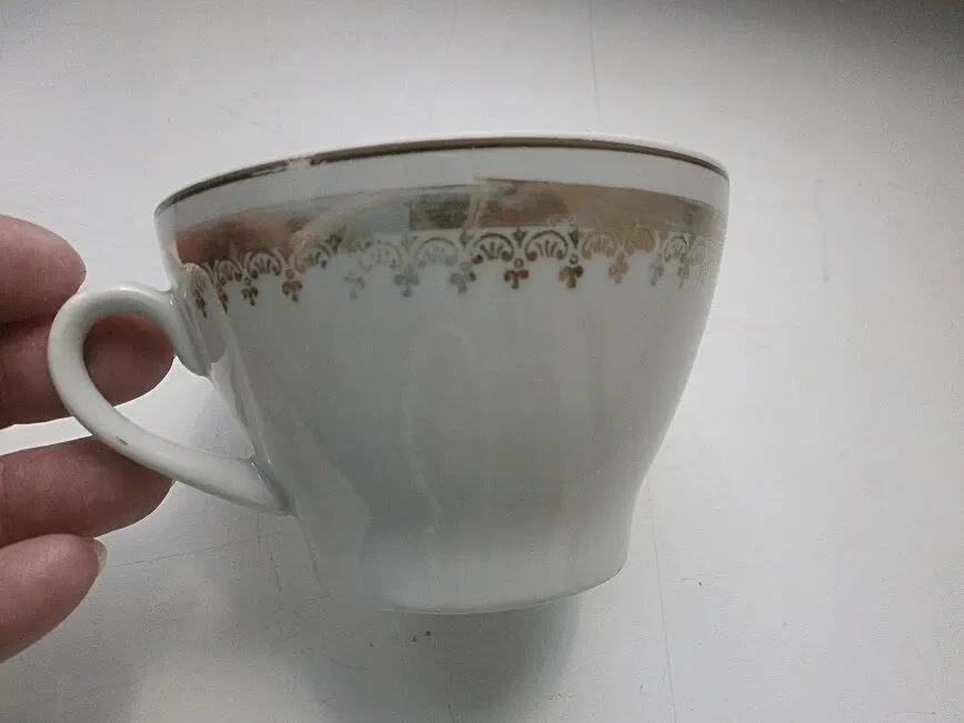 Чашка чайная экологически чистая тонкая, белая с орнаментом позолота