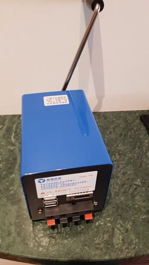 Ручная динамо-машина для зарядки телефона планшета GPS навигатора 9