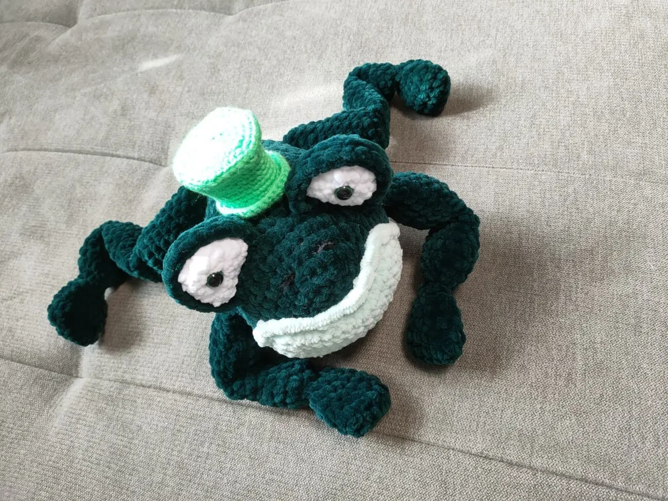 жабка царівна або кавалер іграшка вязана плюшева ручна робота 3