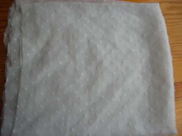 Ткань белая шифон точка, остаток 49 на 83 см