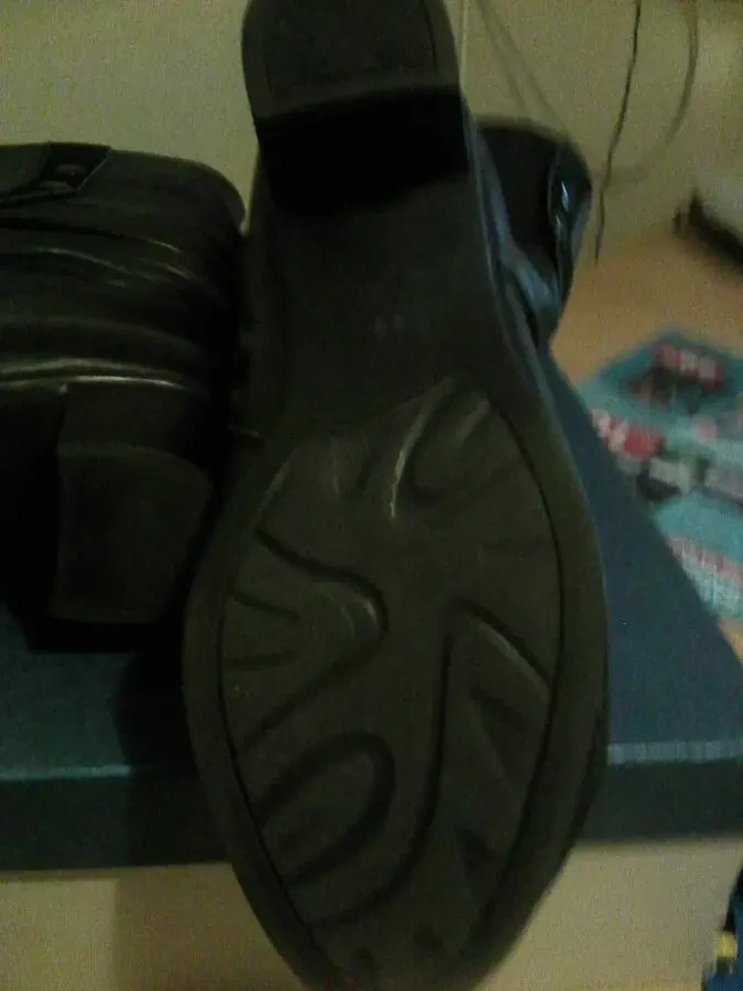 Продаю жіночі  чоботи  чорного кольору  натуральна кожа 38 размір зим 7