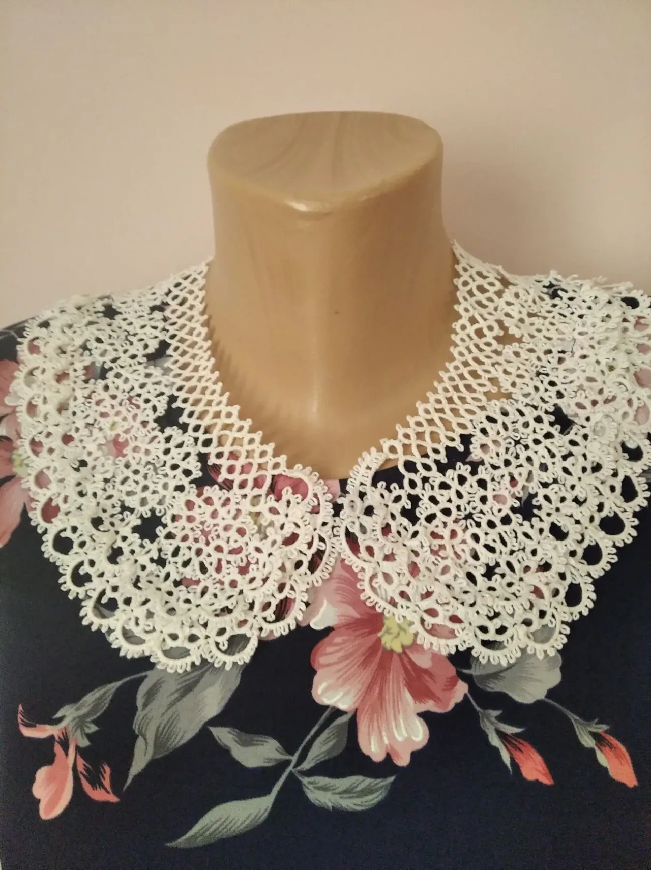 Комірець мереживний 