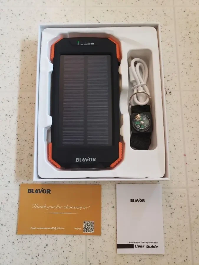 Беспроводная солнечная зарядка 10,000 мА-ч с двойным фонарем 4