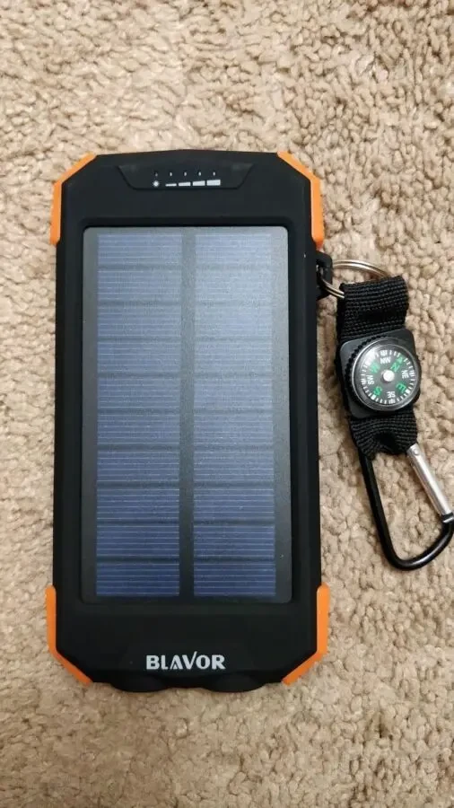 Беспроводная солнечная зарядка 10,000 мА-ч с двойным фонарем 7