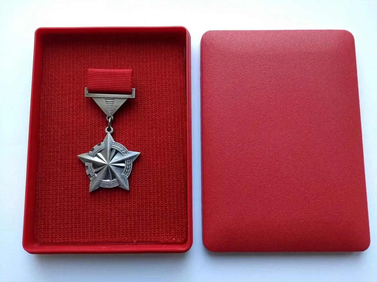 Знак. Передовик интернационального социалистического соревнования. ММД 3