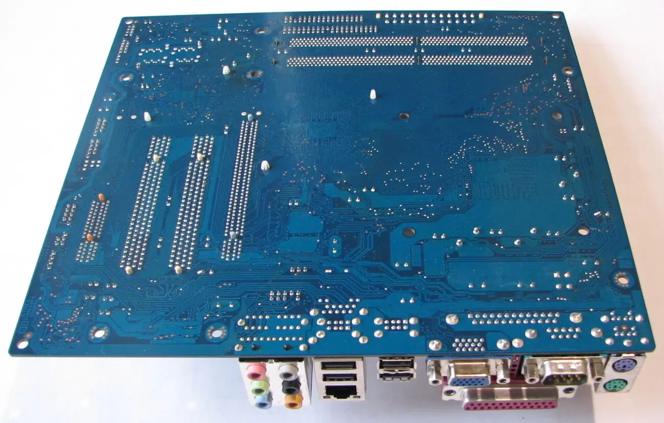 Продам материнскую плату GigaByte GA-945GCMX-S2 3