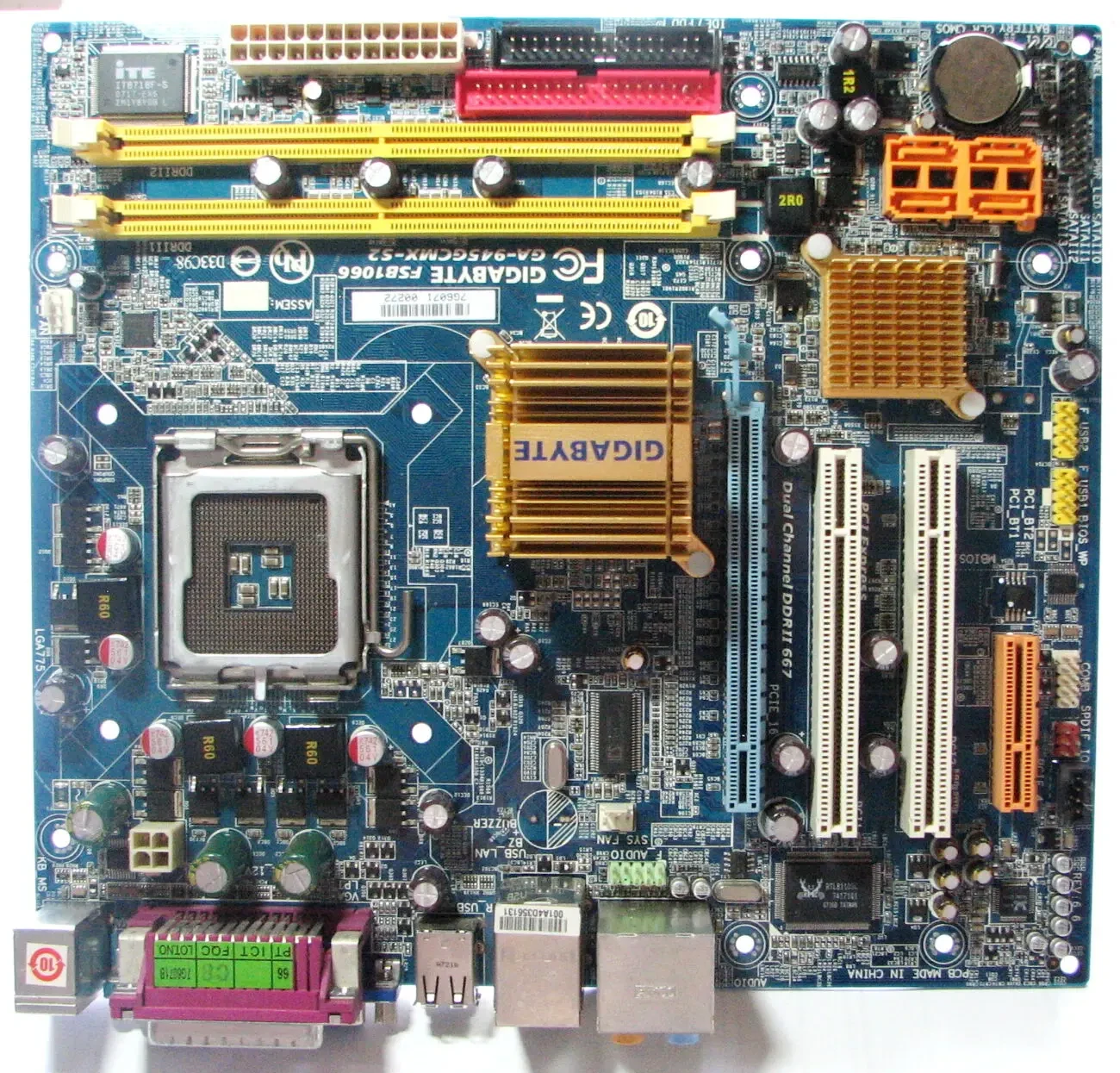 Продам материнскую плату GigaByte GA-945GCMX-S2