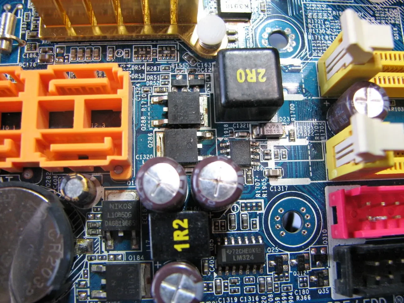 Продам материнскую плату GigaByte GA-945GCMX-S2 4