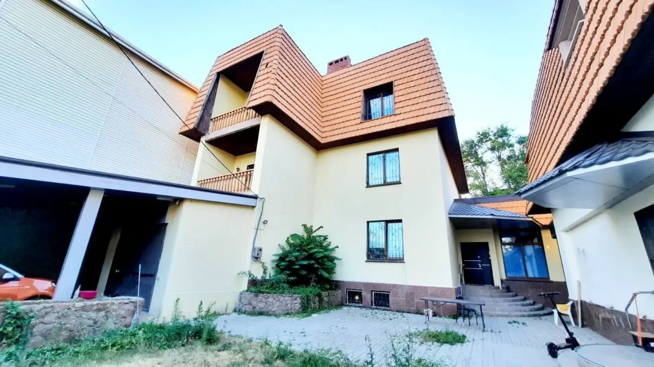 Продам 2 элитных дома в центре города