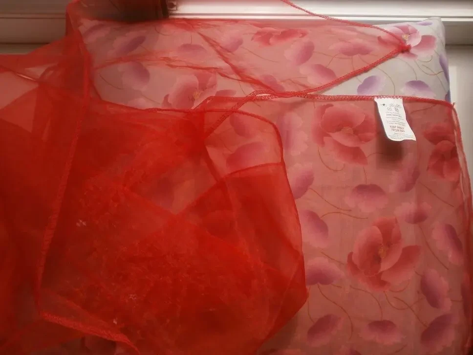 Ткань прозрачный капрон красный 3