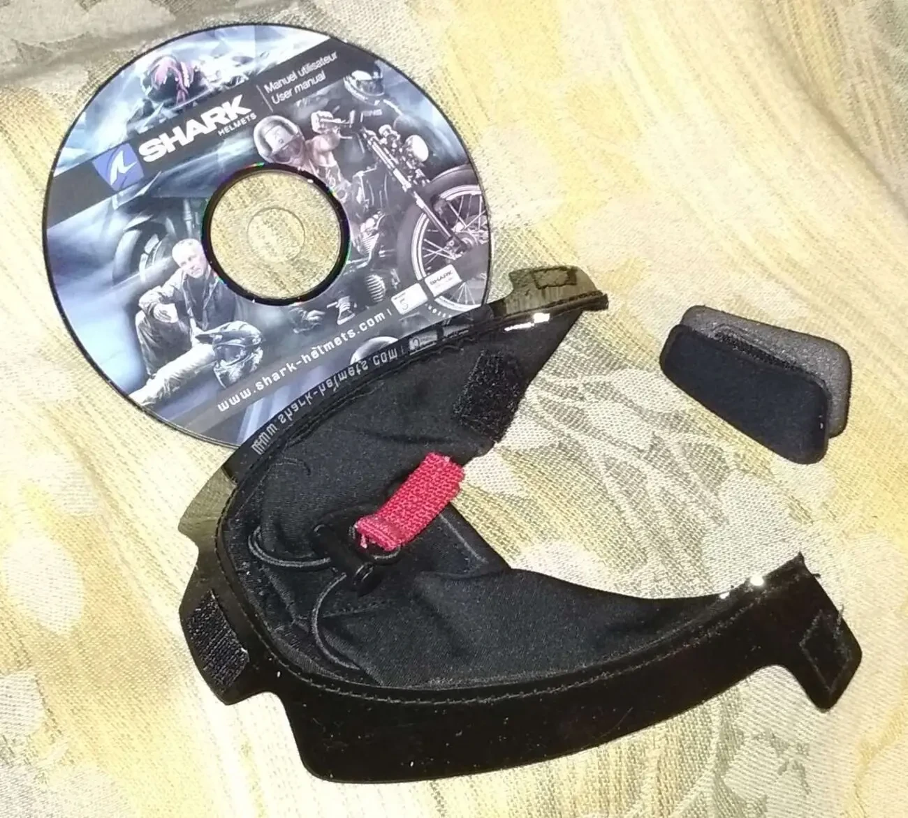 До мотошолома запчастина