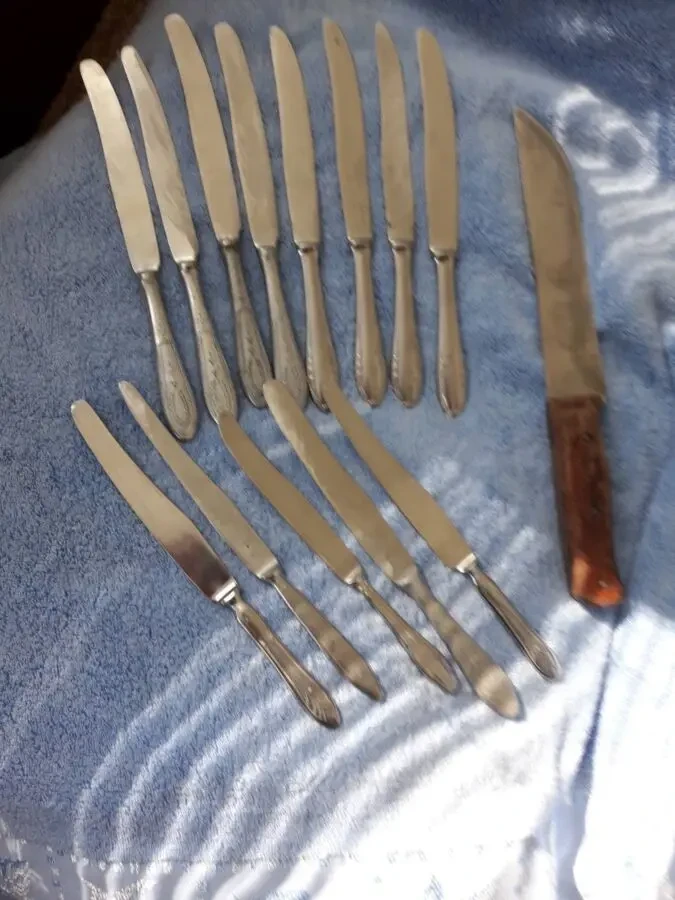 Продам ножи столовые