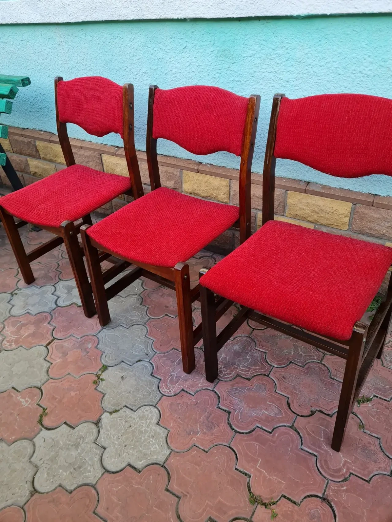 Продам стулья офисные и стулья для других помещений.