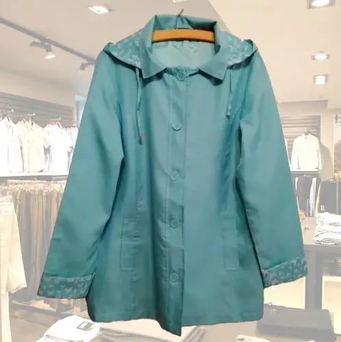 Гарна куртка-вітровка, стан нової