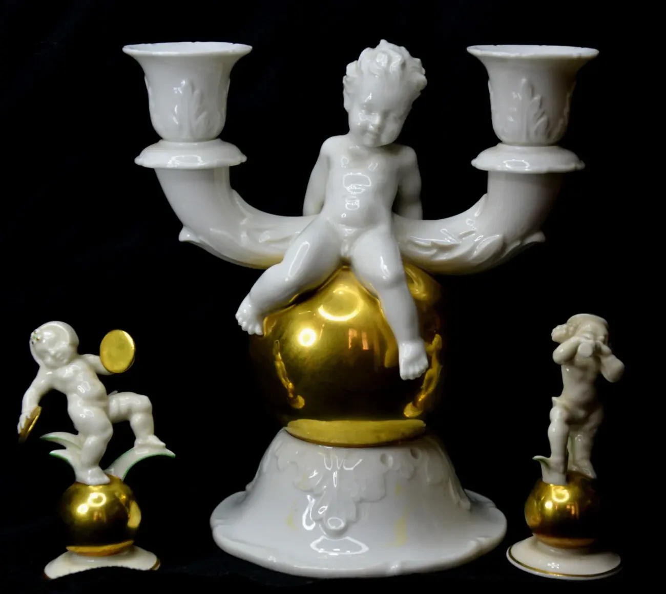 Набор из канделябра Путти на золотом шаре и двух фигурок Путти-музыкан